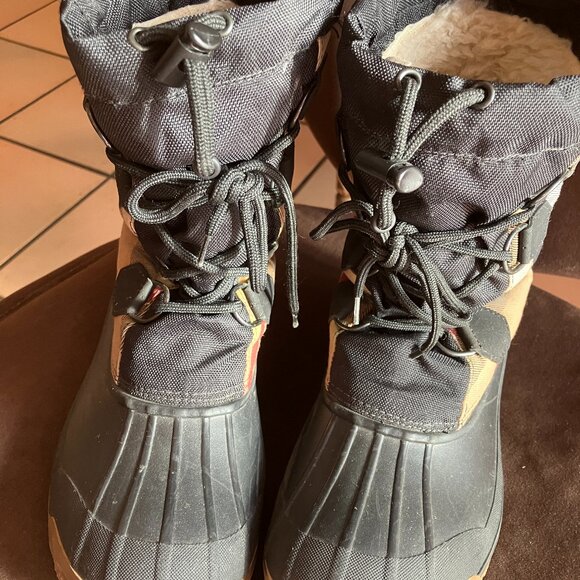 Burberry Plaid Designer Waterproof Snow Boots - Picture 1 of 10
